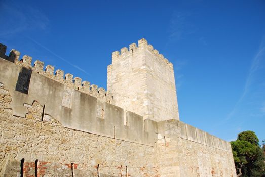 famous castle in Lisbon built on the II Century BC