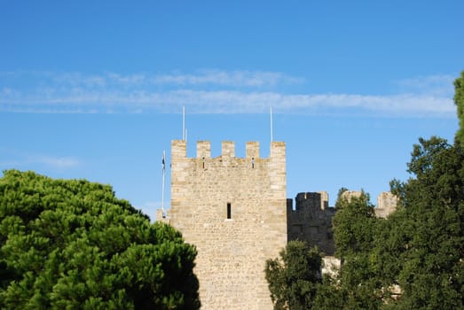 famous castle in Lisbon built on the II Century BC