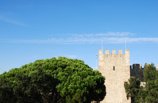 famous castle in Lisbon built on the II Century BC