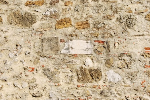 wall made of unshaped rocks