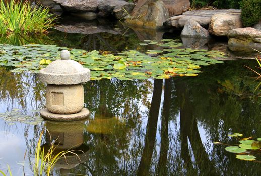 S'ensui - Japanese Water Garden based on Shin with Water-viewing Lantern