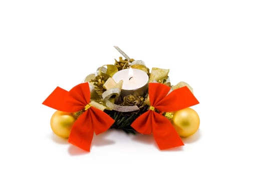 A christmas candle with yellow balls and red bows