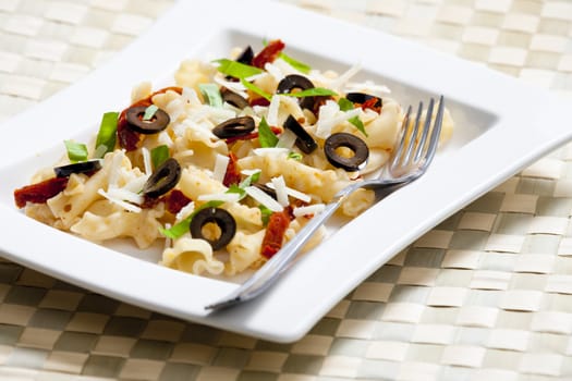 pasta with dried tomatoes and olives
