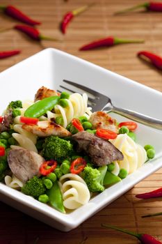 pasta with green vegetables and poultry meat