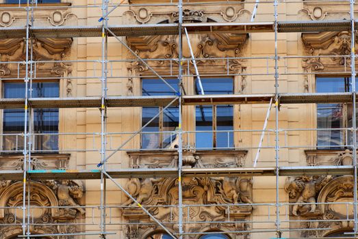 Photo of an old building during the moment of restoration of a facade