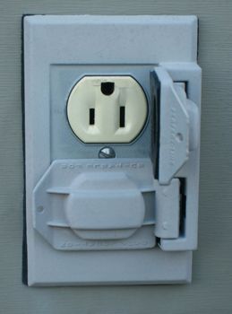 Electrical outlet for outdoor applications