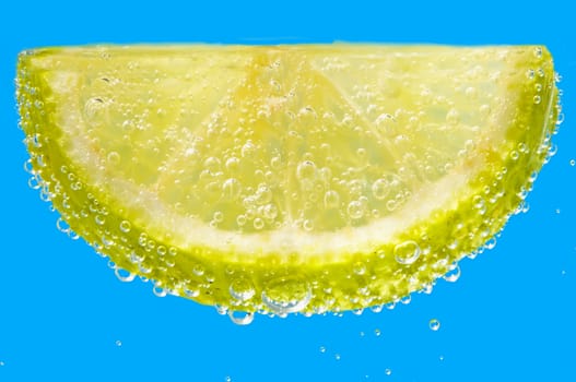 lemon in mineral water