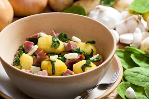 potatoes with smoked meat, spinach and garlic