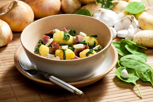 potatoes with smoked meat, spinach and garlic
