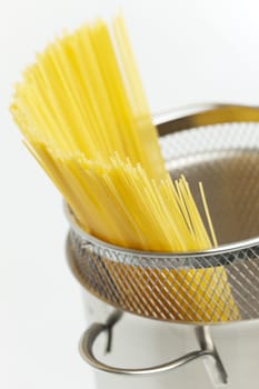 spaghetti in pot