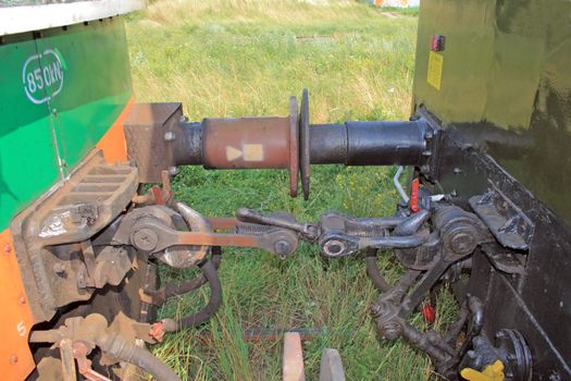 Chain coupling between locomotive and the wagons
