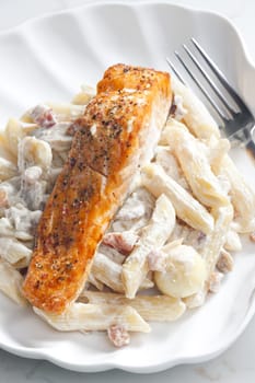 baked salmon on pepper with creamy pasta
