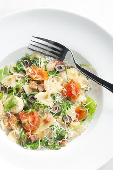 pasta farfalle with Parma ham and cherry tomatoes