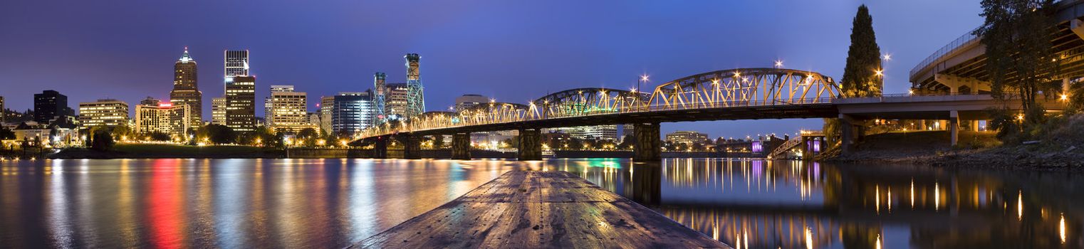 View of Portland, Oregon overlooking the willamette river.