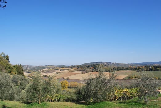 Linari is a "ghost village" in tuscan country rounded by hillsand vineyards