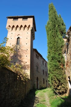 Linari is a "ghost village" in tuscan country rounded by hillsand vineyards