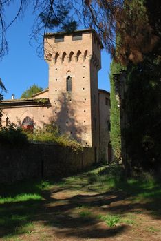 Linari is a "ghost village" in tuscan country rounded by hillsand vineyards