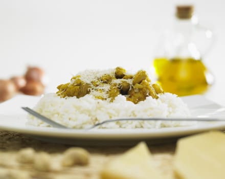 turkey on kari with nuts and rice