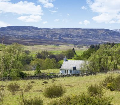 A photography of a lonely cottage in the scottish highlands