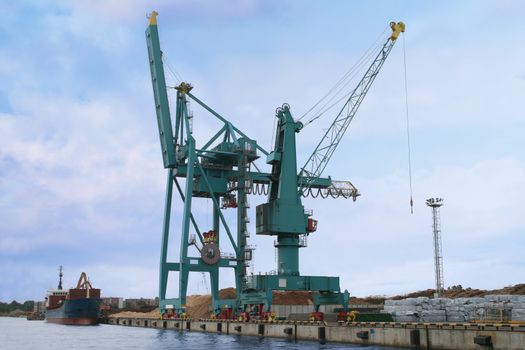 Container cranes for loading and unloading ships
