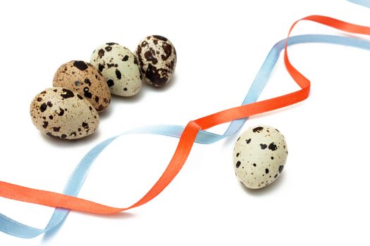Five quail eggs and two color ribbons