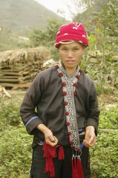 Femme ethnie Dao rouge de la region de Sapa