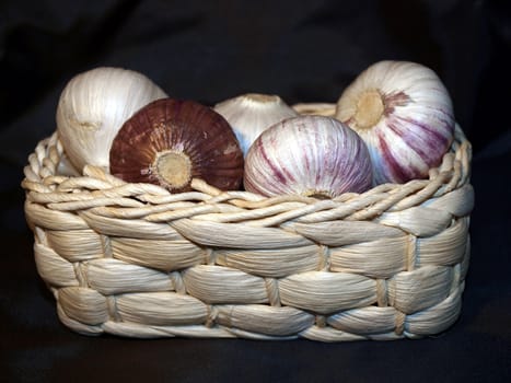 garlic in the little basket