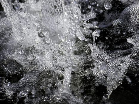 High speed capture of splashing, flowing, or jet water