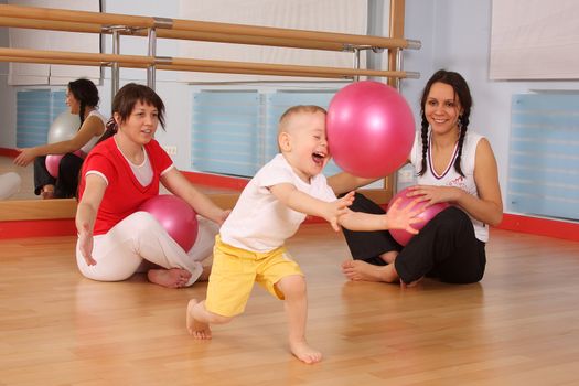 Mum with the son play a sports hall
