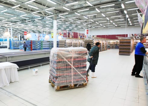 KYIV, UKRAINE - NOVEMBER 13: Worker in supermarket during preparation for the opening of the first store of OK supermarket network on November 13, 2007 in Kyiv, Ukraine.