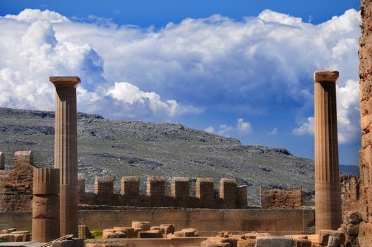 Lindos Acropolis - the second largest city of Rhodes - unfortunately, not very well preserved, but it is located on a cliff overlooking the magnificent views of the Gulf of St. Paul.