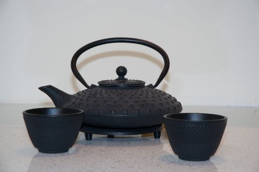 The black chinese teapot and two cups.
