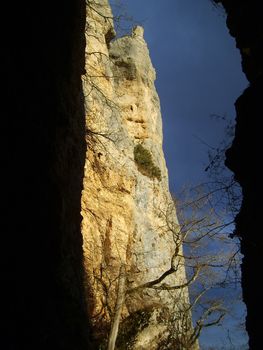 mountains; sundown; sun; tree; nature; wood; landscape; beauty; gloomy sky; background; beautifully; spine; tourism; journey, type from cave