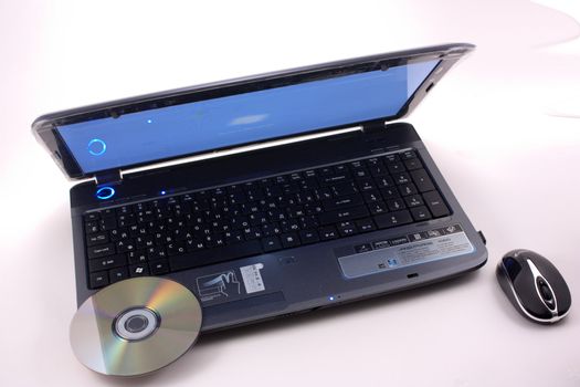 Laptop computer and mause with DVD-disk 