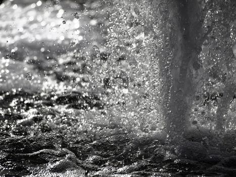 High speed capture of splashing, flowing, or jet water