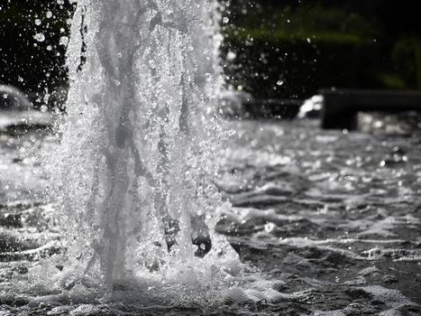 High speed capture of splashing, flowing, or jet water