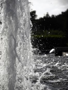 High speed capture of splashing, flowing, or jet water