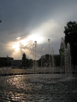 City fountain, decline, the sky, the sun, beauty, water, splashes, stream, splashes, the area, city, park, square, rest, sight, moisture, background, kind, architecture, the area, clouds, culture