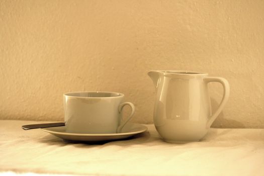 Coffee service; cup with saucer and milk bowl