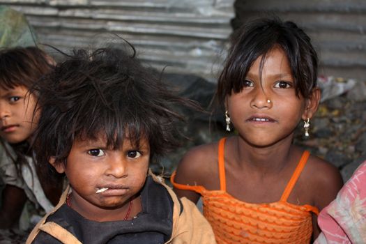 A portrait of poor children living in bad conditions, in India.