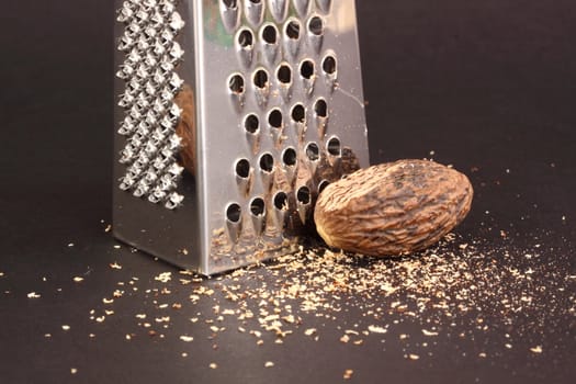 nutmeg and nutmeg grater