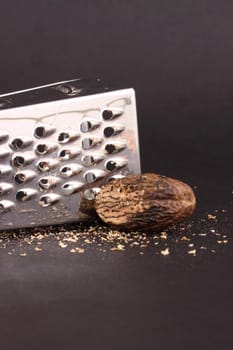 nutmeg and nutmeng grater