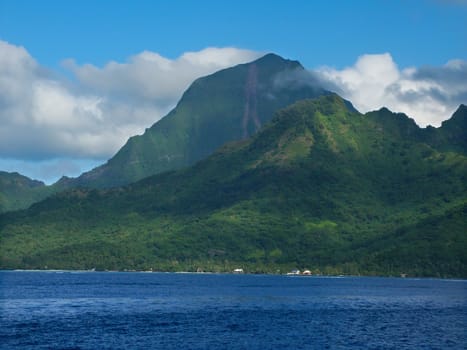 Ocean view of the Island of Moorea (French Polynesia).