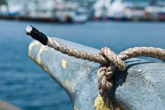 Close-up of a boat rope tied to the fisher's knot