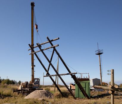 Dismantling of bearing power lines against the blue sky