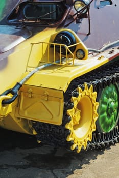 Place of the driver of an armour caterpillar vehicle