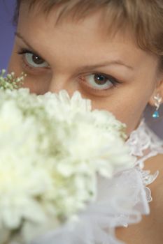 Portrait of a bride with a bouquet - eyes closeup