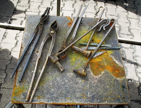 smith instrument set -  "iron" things belongs to "iron" man