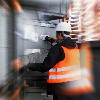 worker scans pallets and boxes in the warehouse