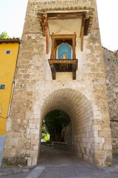 Piedra Bermeja Castle, In S. XII became fortified palace of feudal lords more like that of warriors.